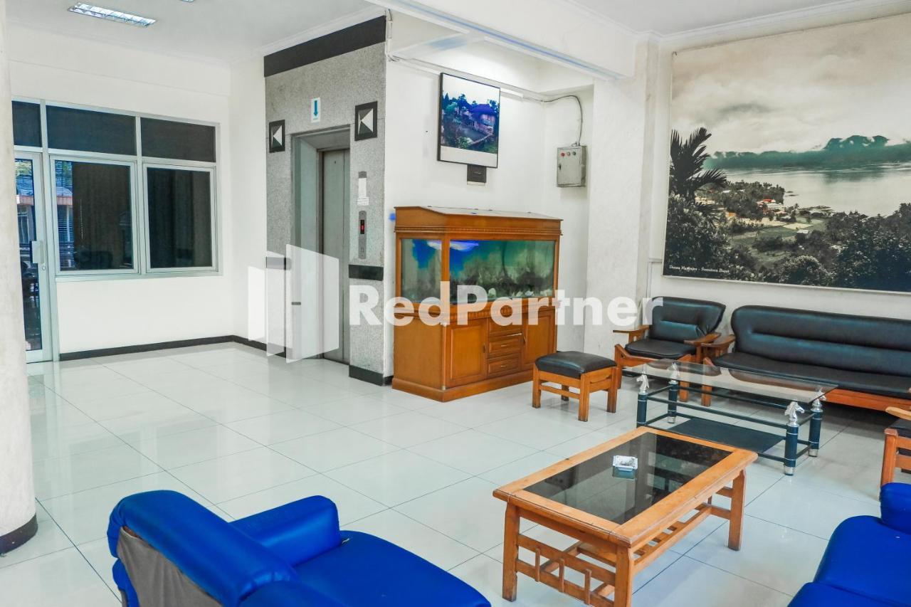 Grand Kembar Hotel Mitra Reddoorz Bandung Exterior photo