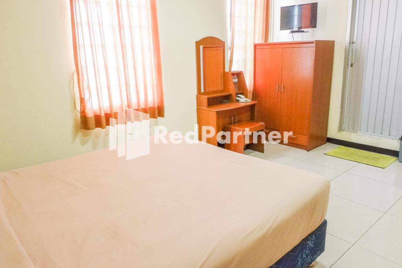 Grand Kembar Hotel Mitra Reddoorz Bandung Exterior photo
