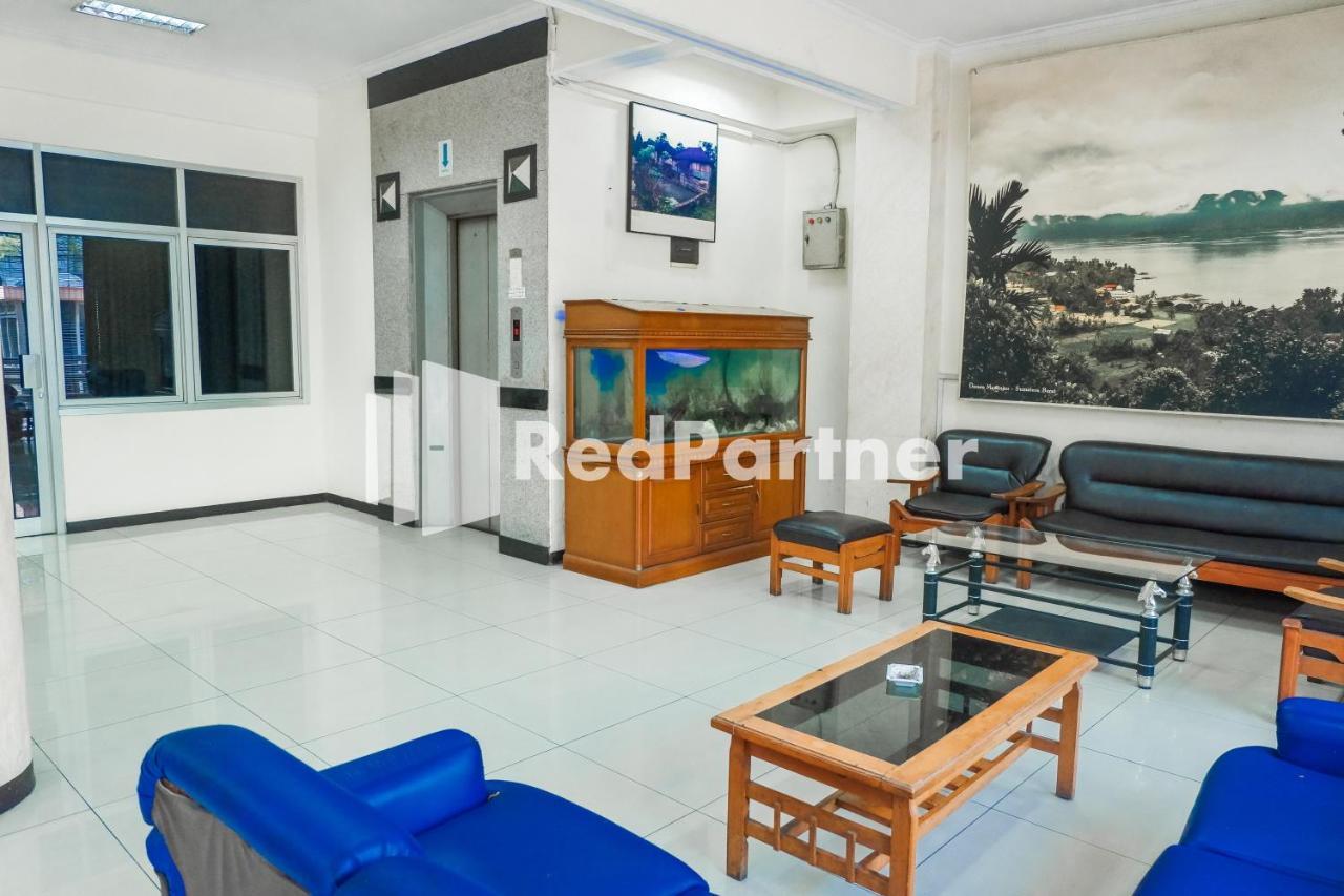 Grand Kembar Hotel Mitra Reddoorz Bandung Exterior photo