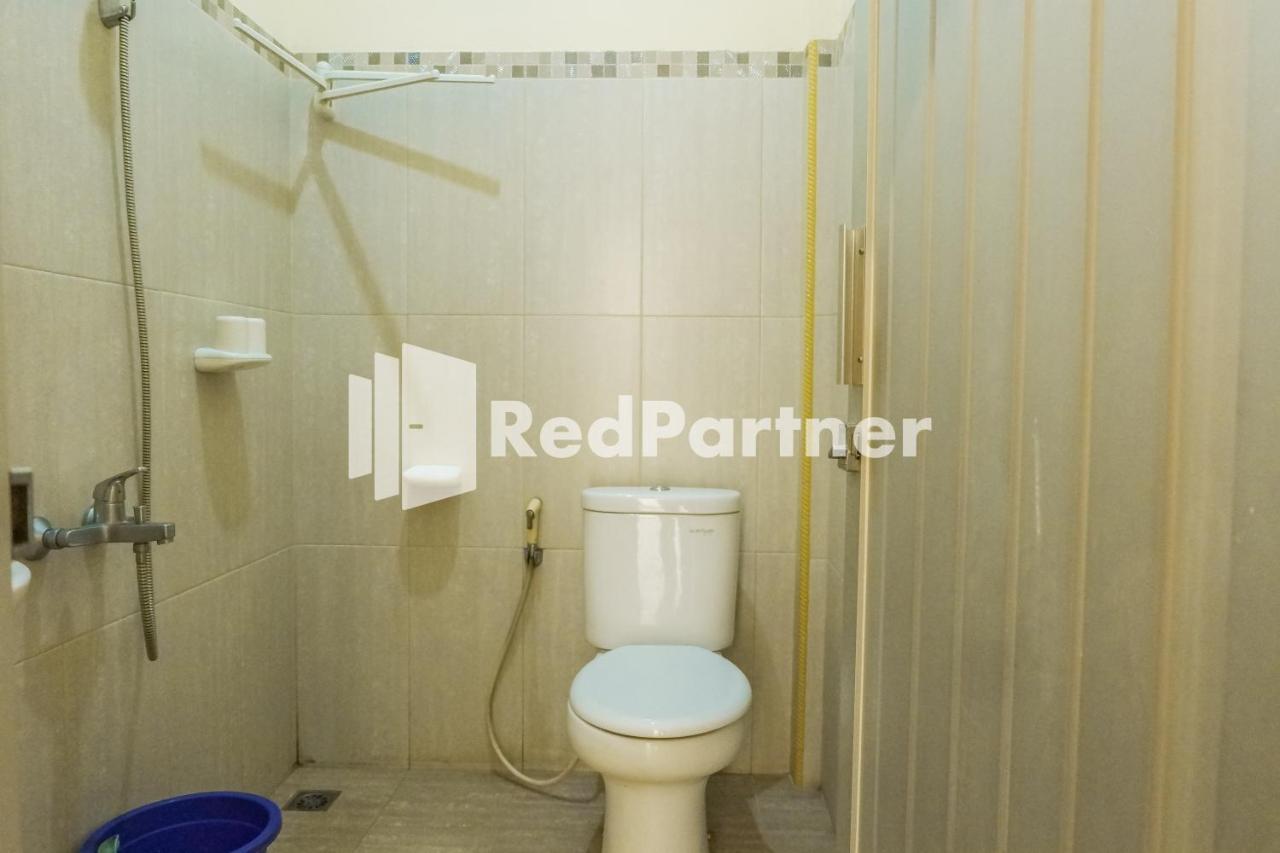 Grand Kembar Hotel Mitra Reddoorz Bandung Exterior photo