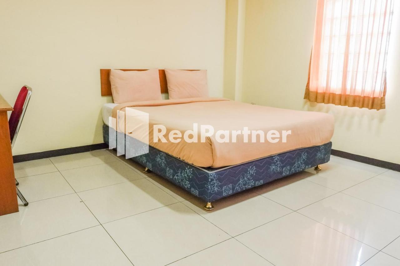 Grand Kembar Hotel Mitra Reddoorz Bandung Exterior photo